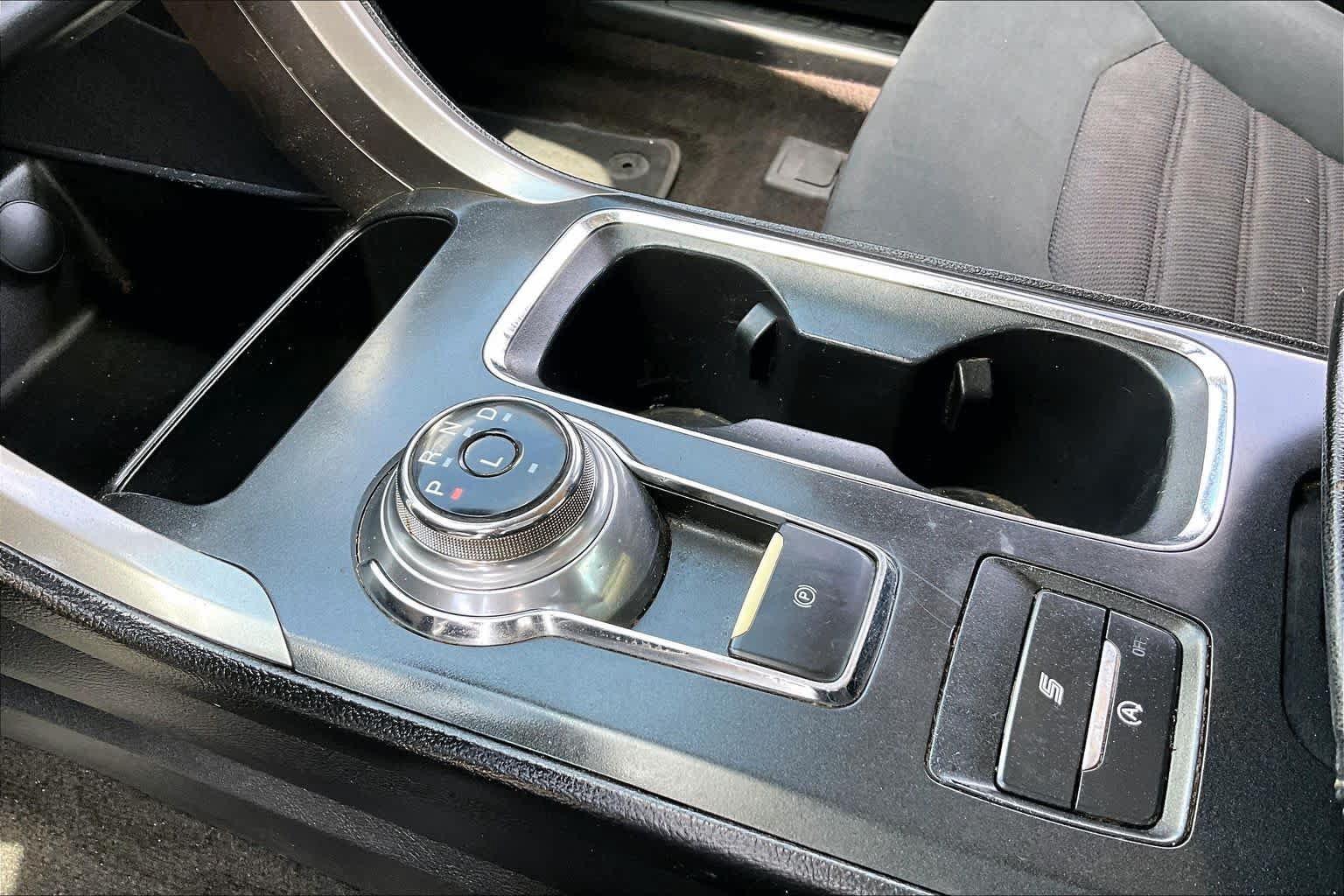 Used 2020 Ford Fusion SE FWD image 16