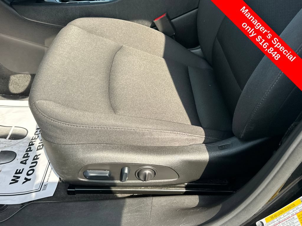 Used 2022 Chevrolet Malibu LT FWD image 11
