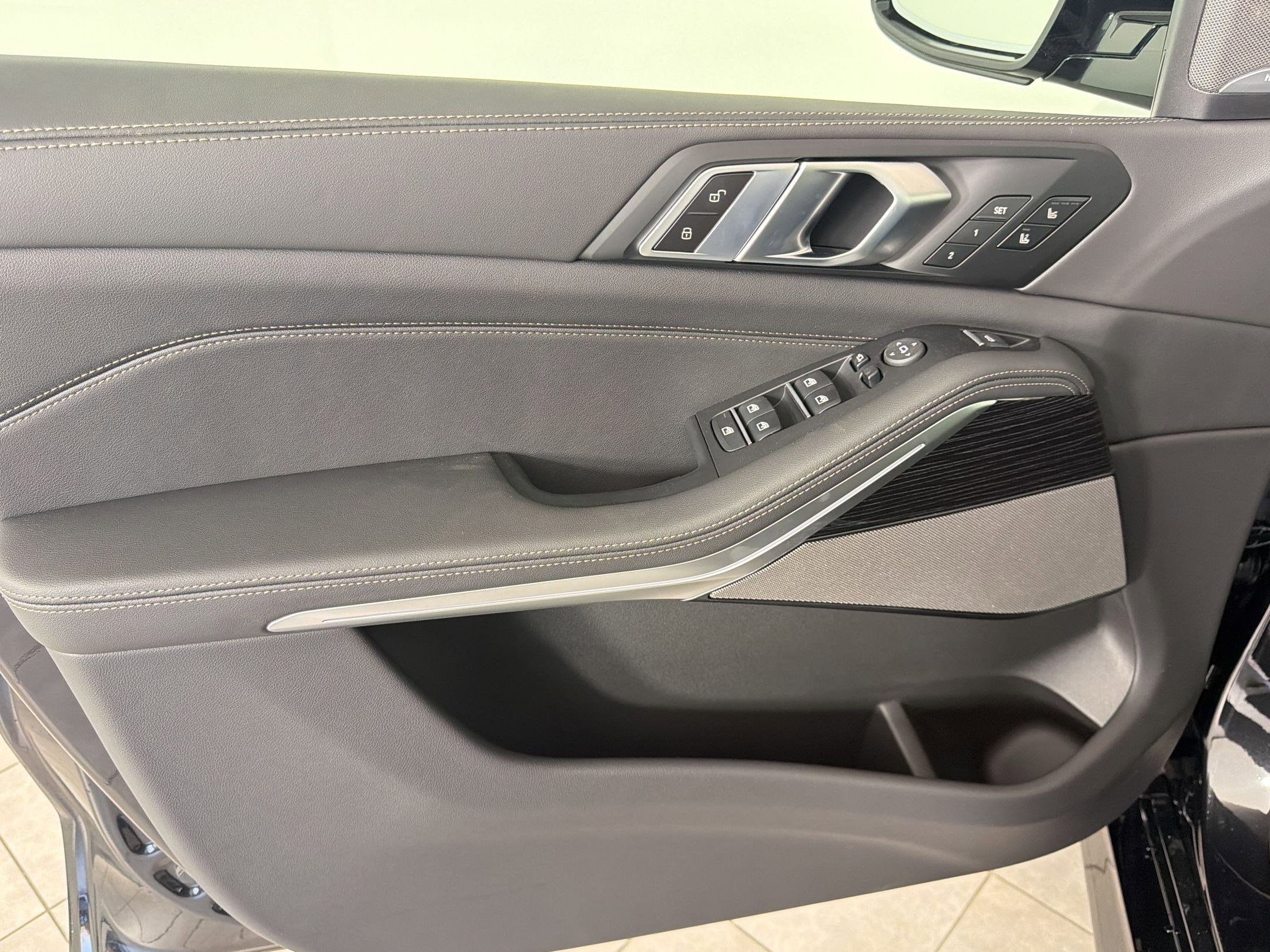 New 2026 BMW X5 xDrive40i w/ M Sport Package AWD/4WD image 12