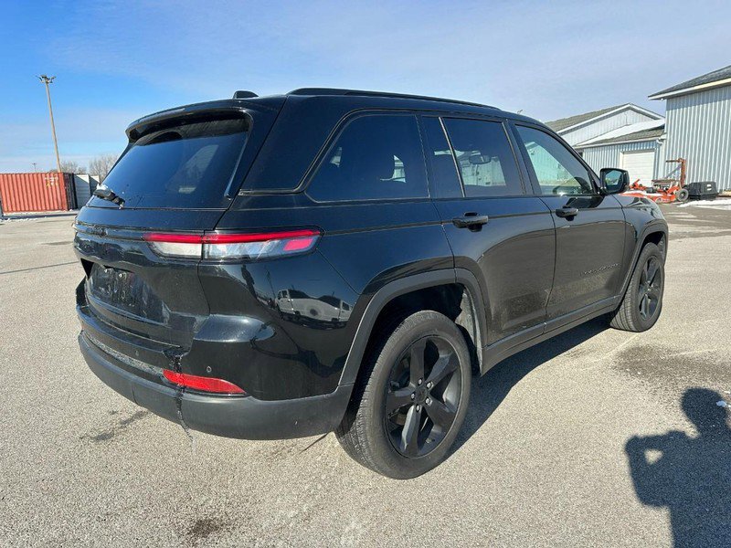 Used 2023 Jeep Grand Cherokee Altitude image 6