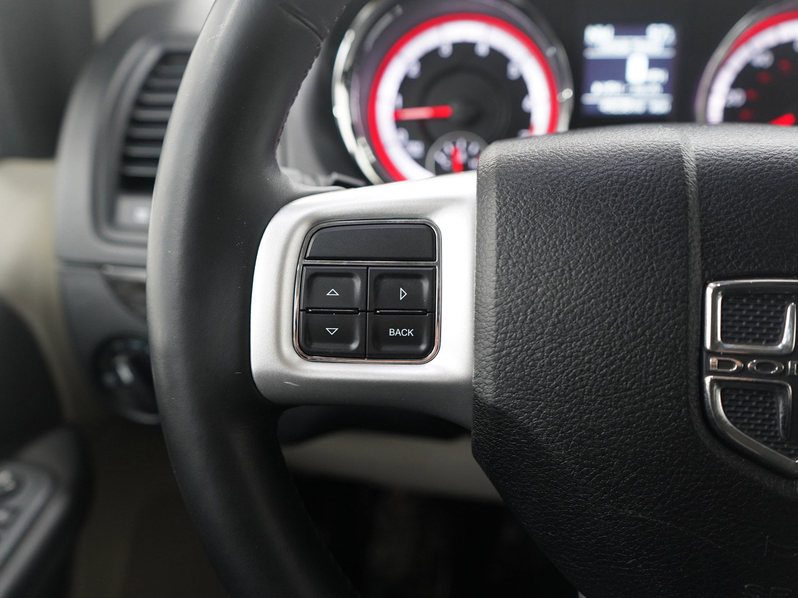 Used 2018 Dodge Grand Caravan SE w/ Rear Park Assist Package image 26