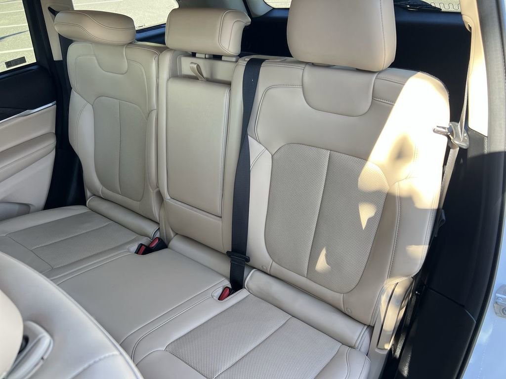 Used 2022 Jeep Grand Cherokee Limited w/ Luxury Tech Group II image 25