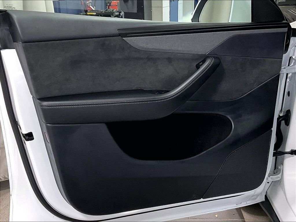 Used 2026 Tesla Model Y AWD image 9