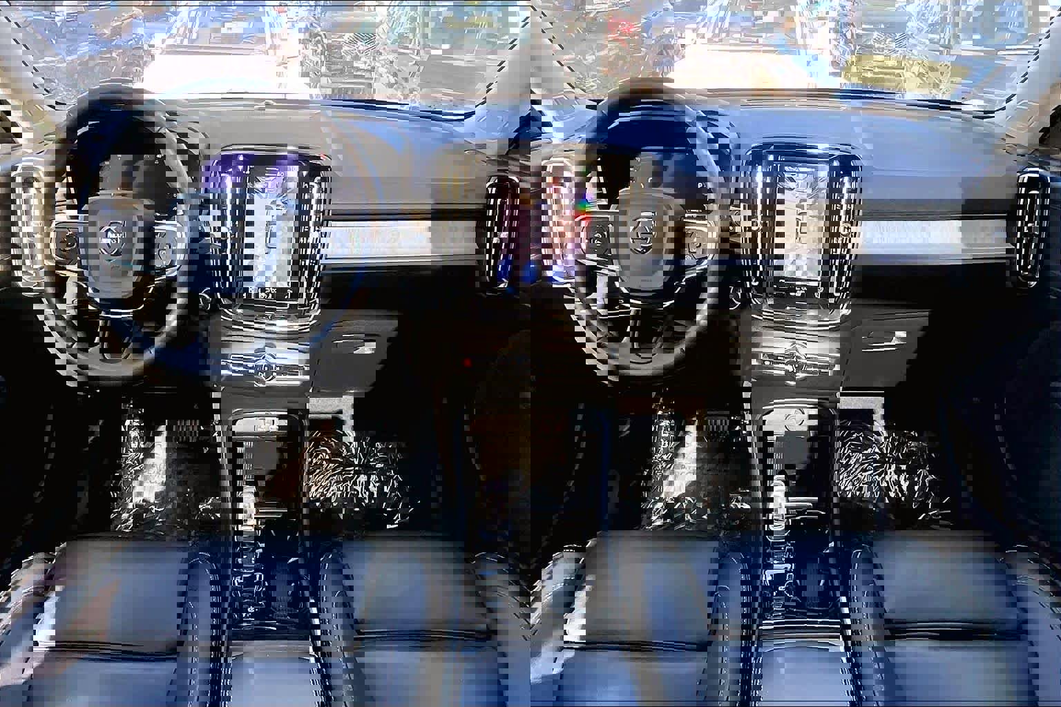 Certified 2024 Volvo XC40 B5 Plus w/ Protection Package Premier image 14