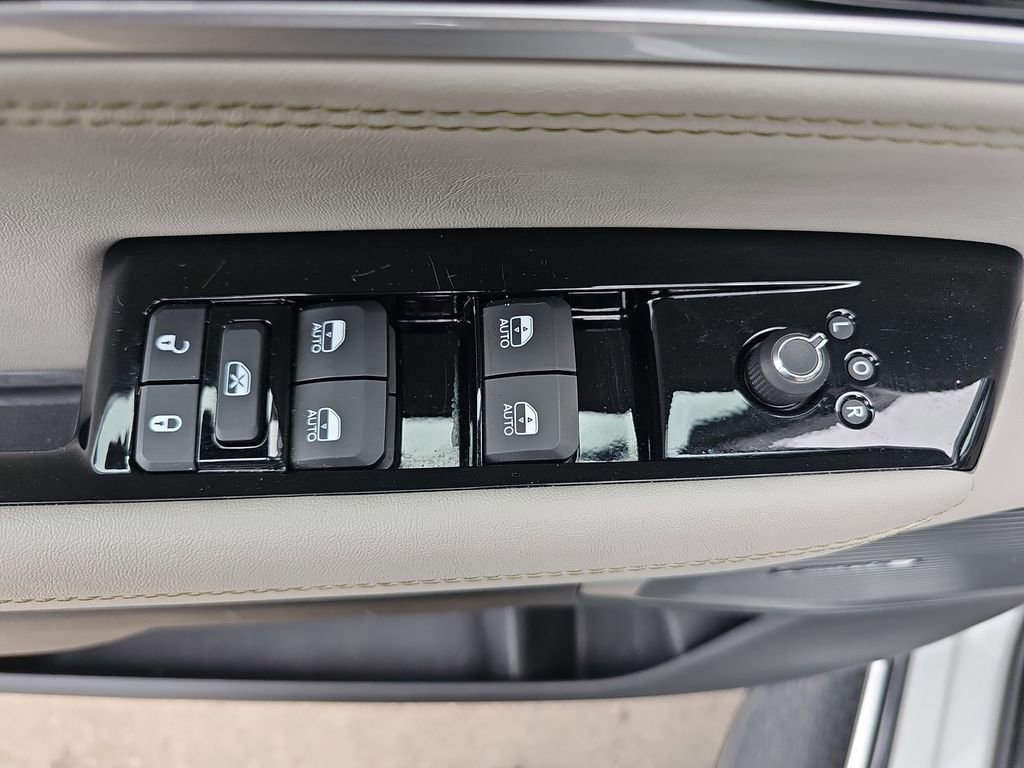 Used 2024 Jeep Wagoneer L Series II image 33