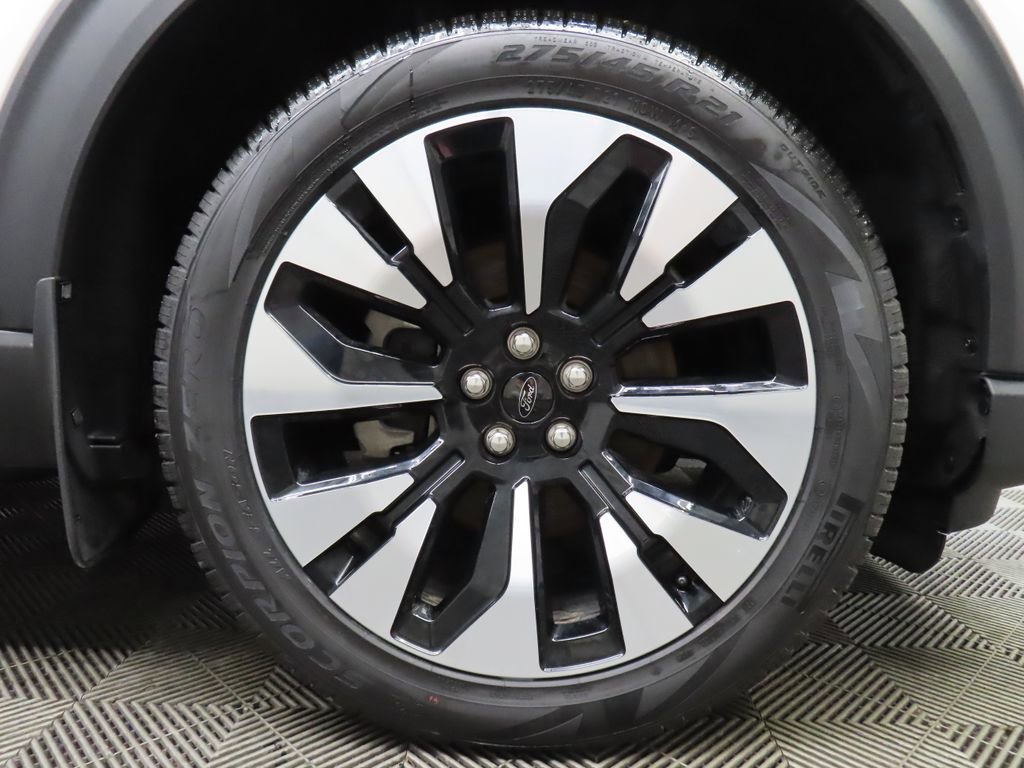Used 2025 Ford Explorer Platinum w/ LUX Leather Package AWD/4WD image 13