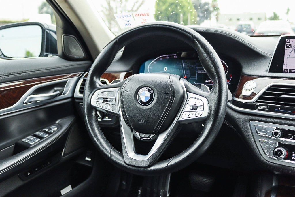 Used 2022 BMW 750i xDrive AWD/4WD image 17