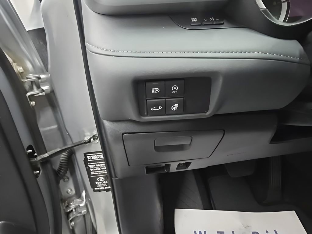 Used 2023 Toyota Highlander Limited image 11