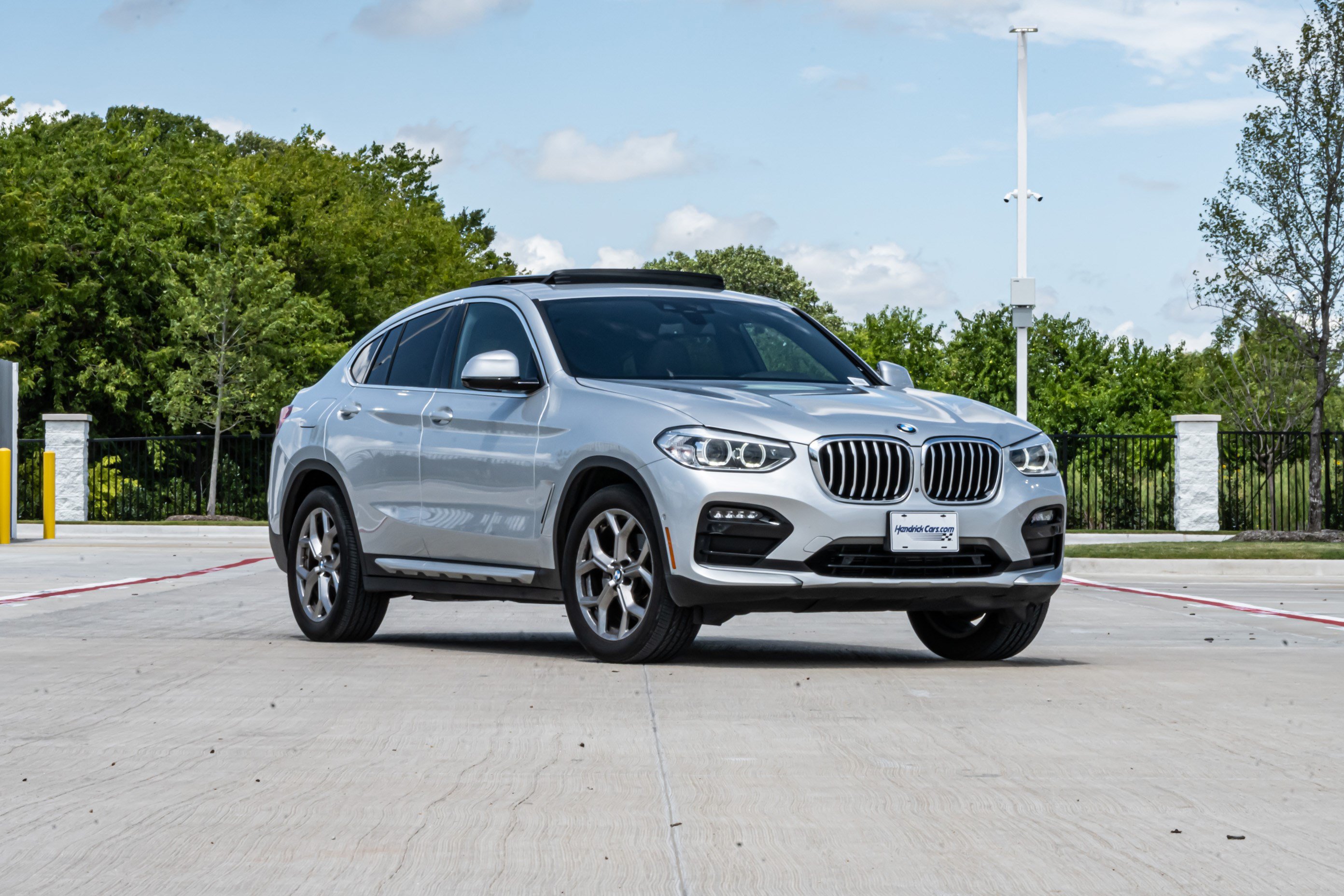 Used 2021 BMW X4 xDrive30i w/ Premium Package AWD/4WD image 2