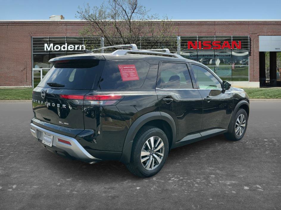 Certified 2025 Nissan Pathfinder SL image 4