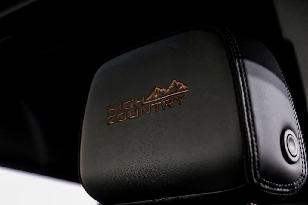 Used 2024 Chevrolet Silverado 3500 High Country w/ High Country Premium Package AWD/4WD image 23
