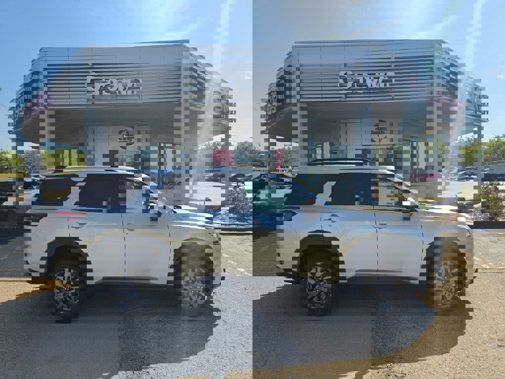 New 2025 Nissan Pathfinder SV image 2