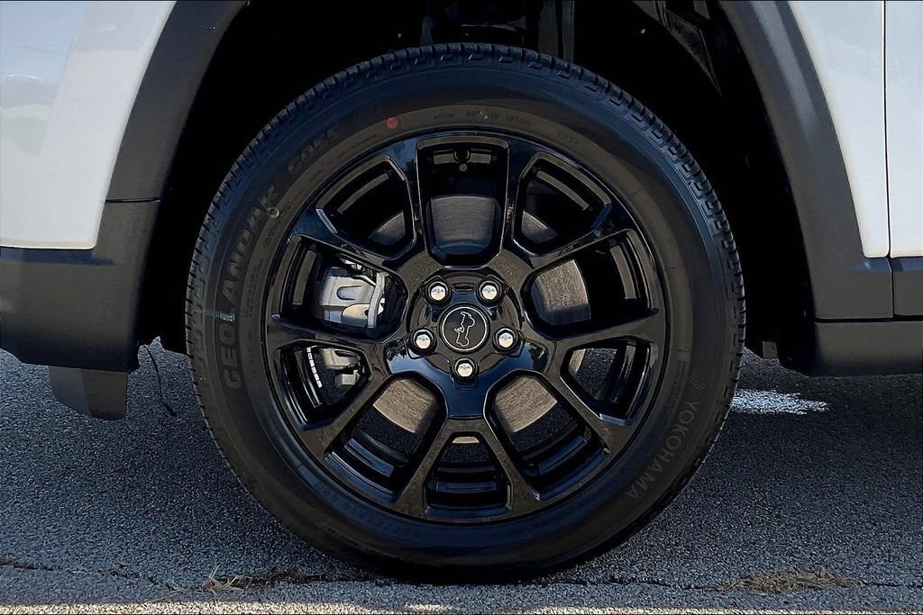 New 2025 Jeep Compass Latitude w/ Sun & Sound Group AWD/4WD image 11