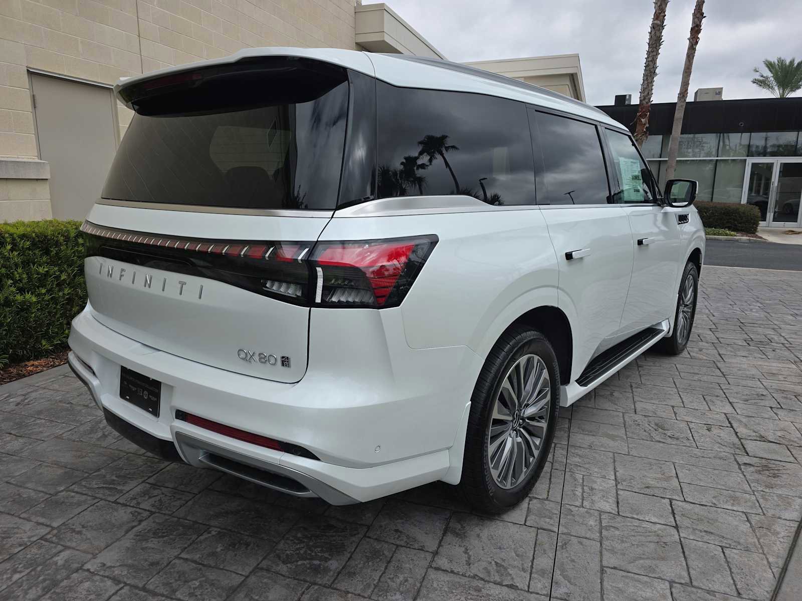 New 2026 INFINITI QX80 Luxe w/ Cargo Package image 3