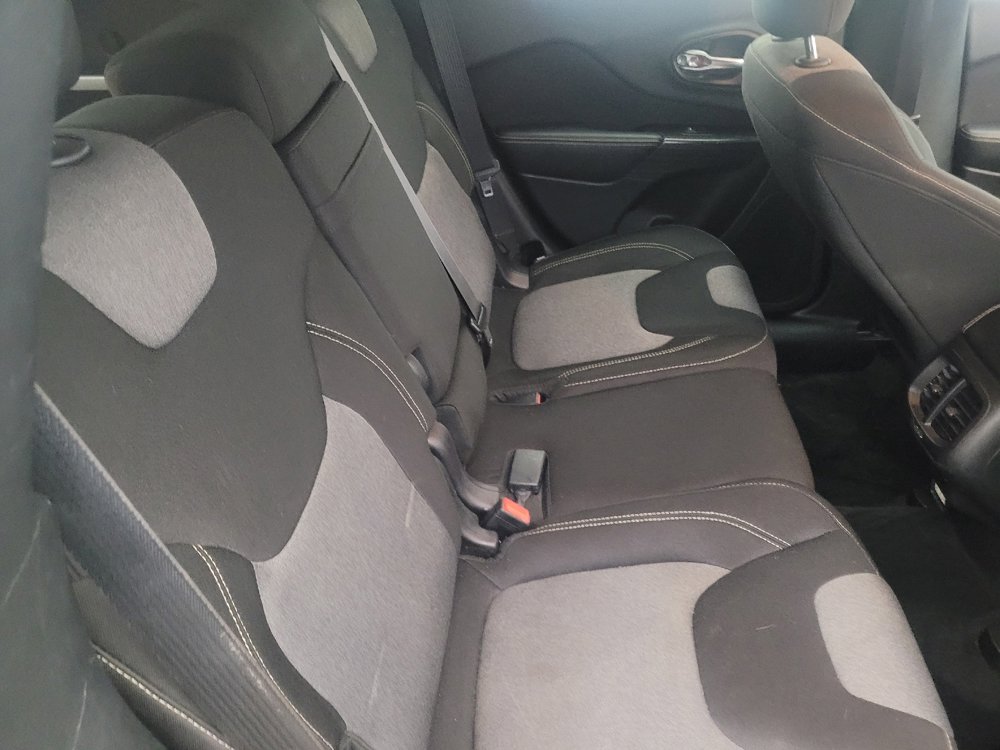 Used 2014 Jeep Cherokee Latitude w/ Comfort/Convenience Group FWD image 19