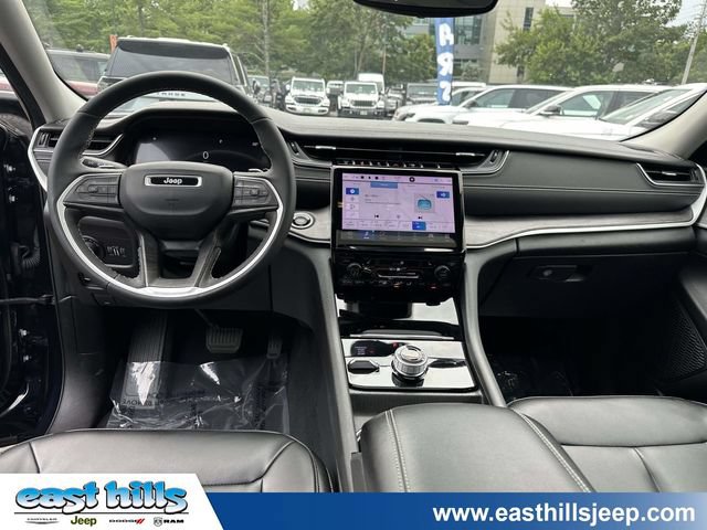 Used 2023 Jeep Grand Cherokee Limited AWD/4WD image 17