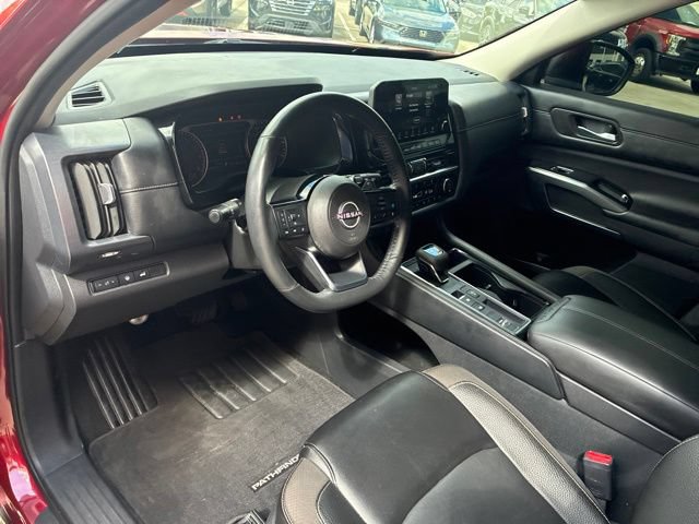 Used 2024 Nissan Pathfinder SL FWD image 18