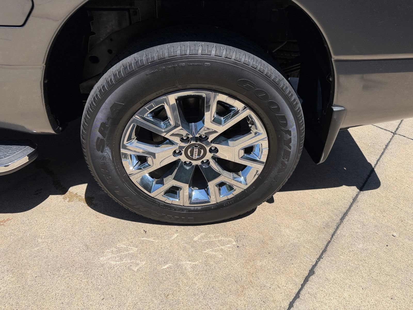 Used 2021 Nissan Titan SL w/ Moonroof Package AWD/4WD image 33