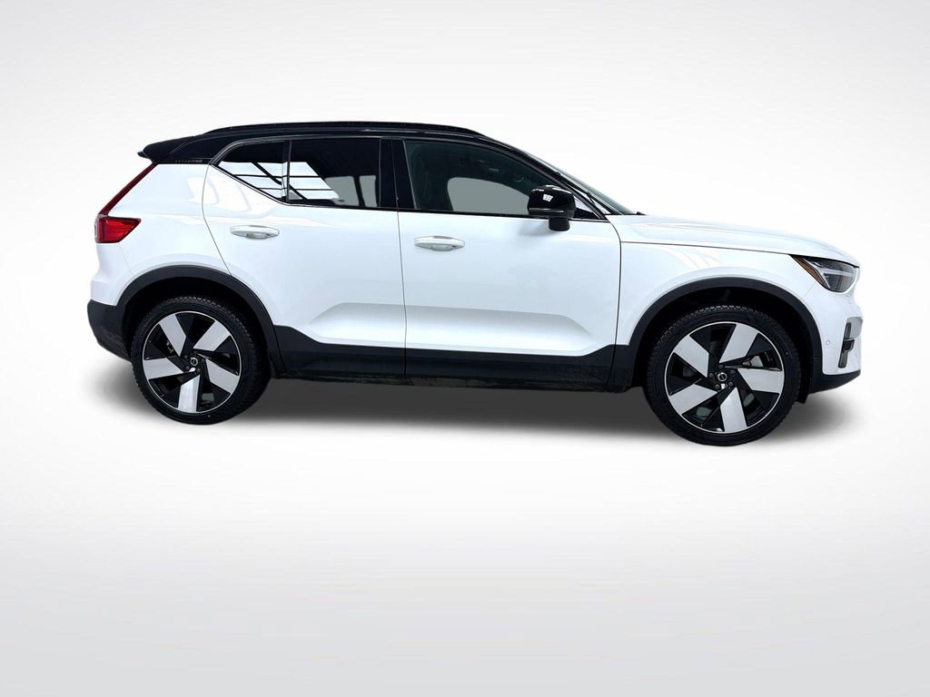 Used 2023 Volvo XC40 Recharge Ultimate image 2