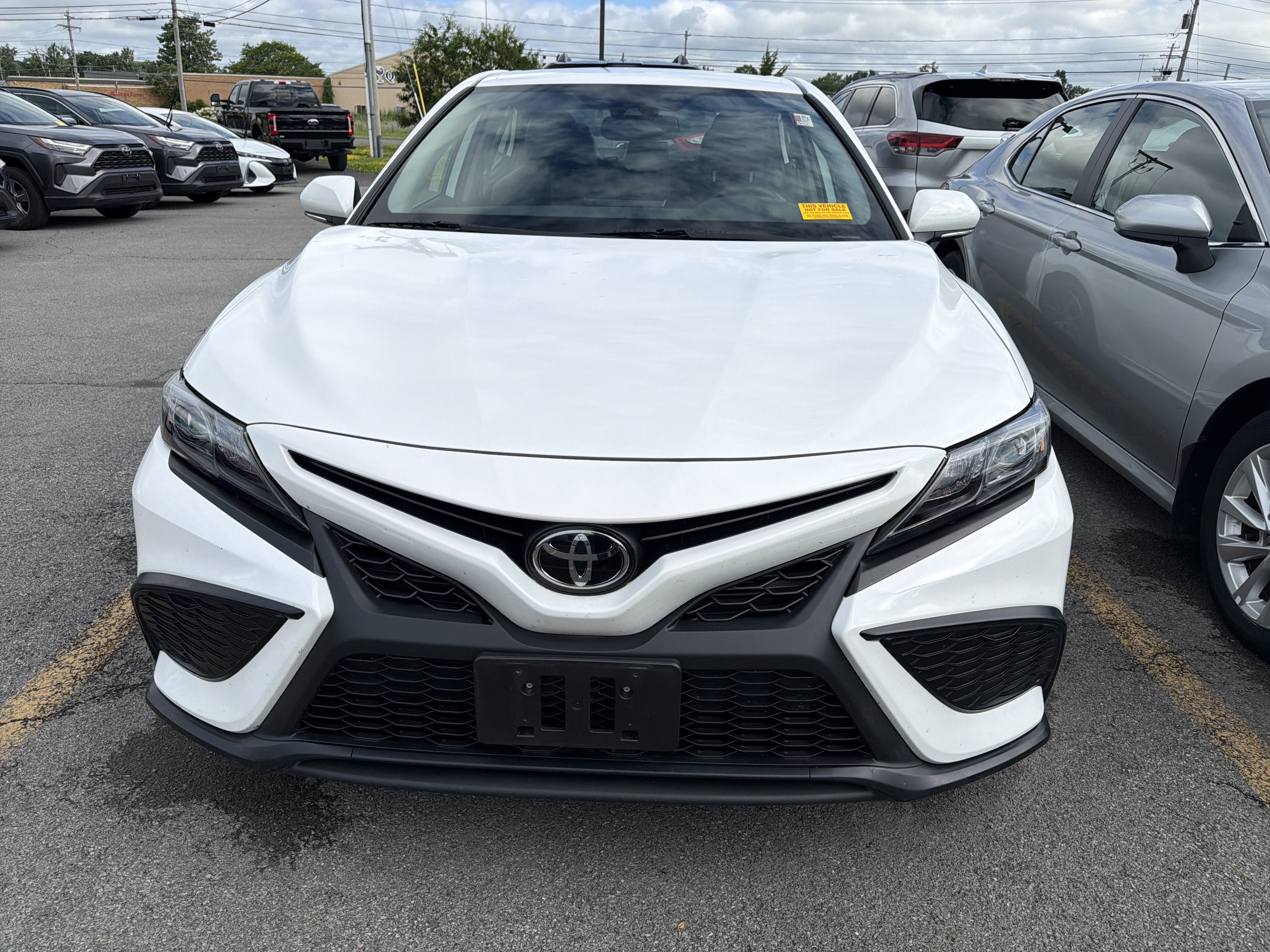 Used 2023 Toyota Camry SE w/ Cold Weather Package AWD/4WD image 3