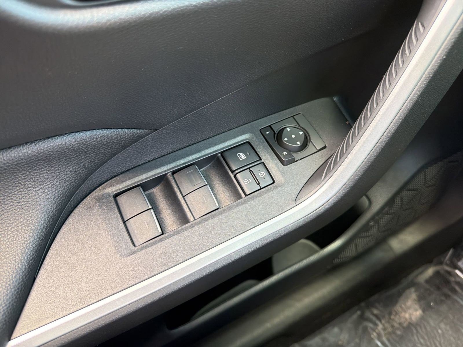 Used 2023 Toyota RAV4 XLE w/ Convenience Package image 13