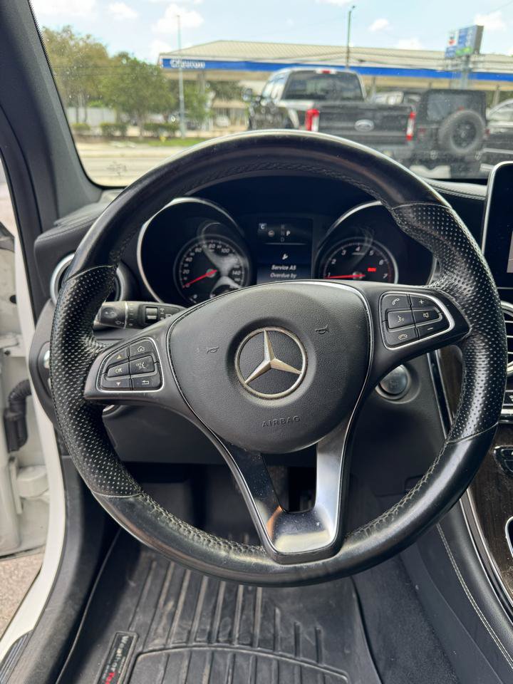 Used 2017 Mercedes-Benz GLC 300 4MATIC image 7