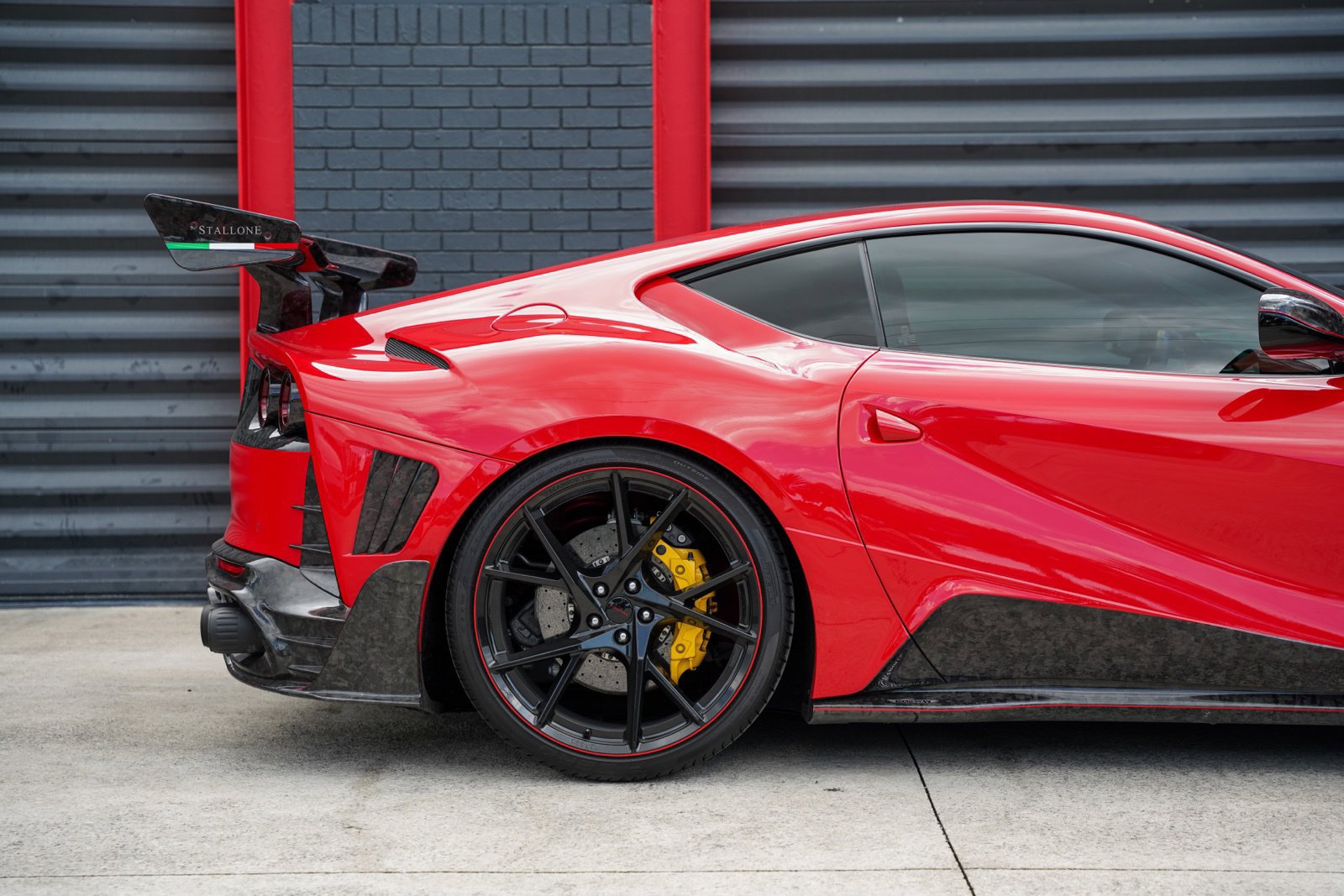 Used 2020 Ferrari 812 Superfast RWD image 22