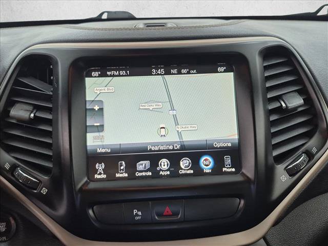 Used 2017 Jeep Cherokee Limited w/ Luxury Group FWD image 13