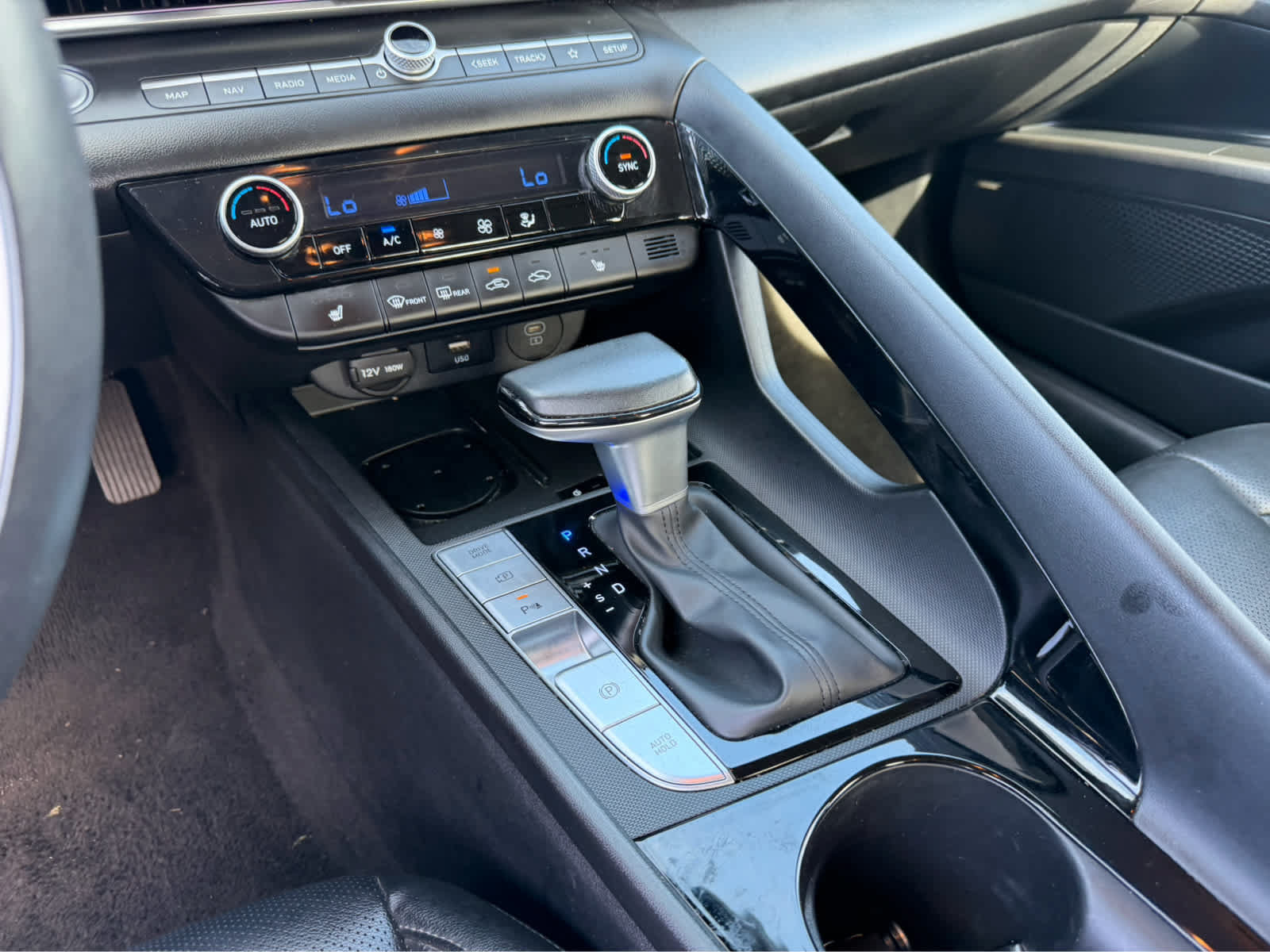 Used 2024 Hyundai Elantra Limited FWD image 18