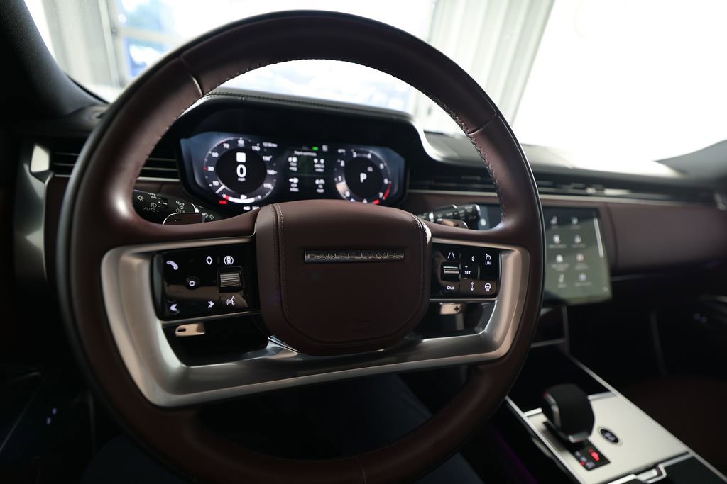 Used 2025 Land Rover Range Rover SE AWD/4WD image 19