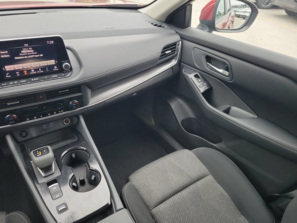 Used 2025 Nissan Rogue SV FWD image 14