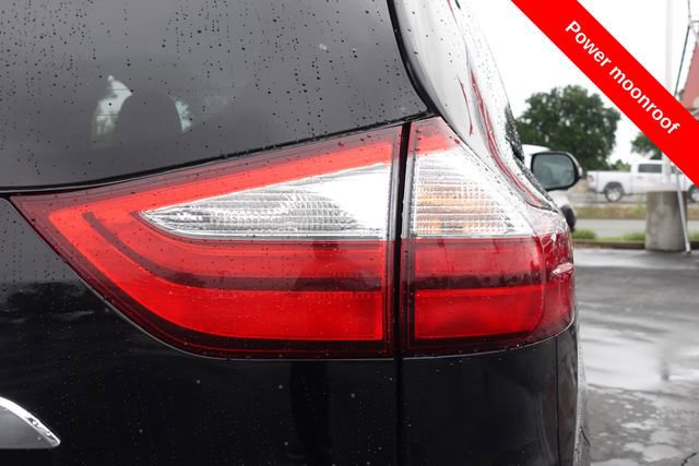 Used 2017 Toyota Sienna Limited Premium FWD image 8