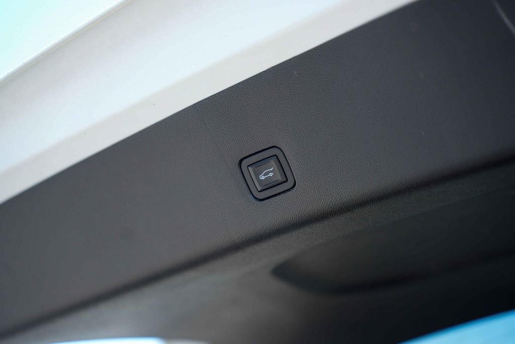 Used 2018 Chevrolet Traverse LT image 13