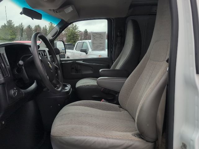Used 2010 Chevrolet Express 1500 RWD image 14