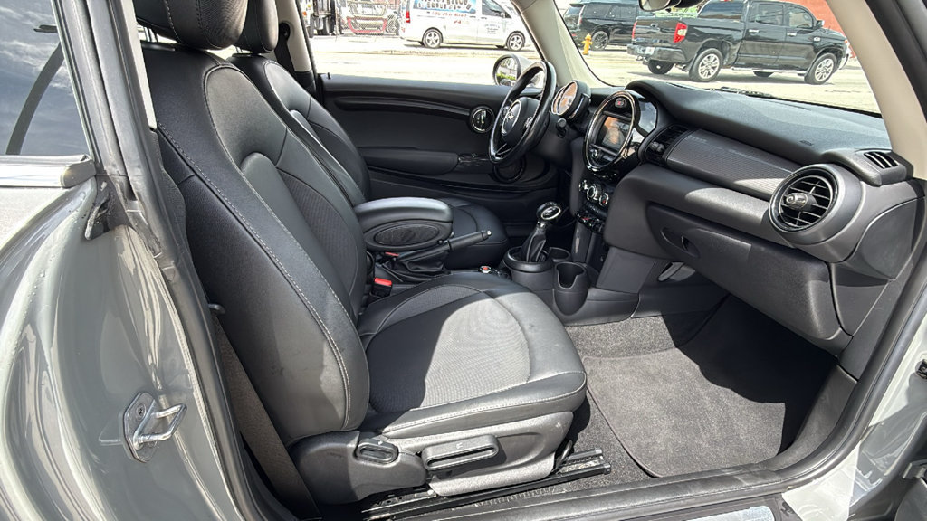 Used 2019 MINI Cooper 2-Door Hardtop w/ Signature Upholstery Package FWD image 37