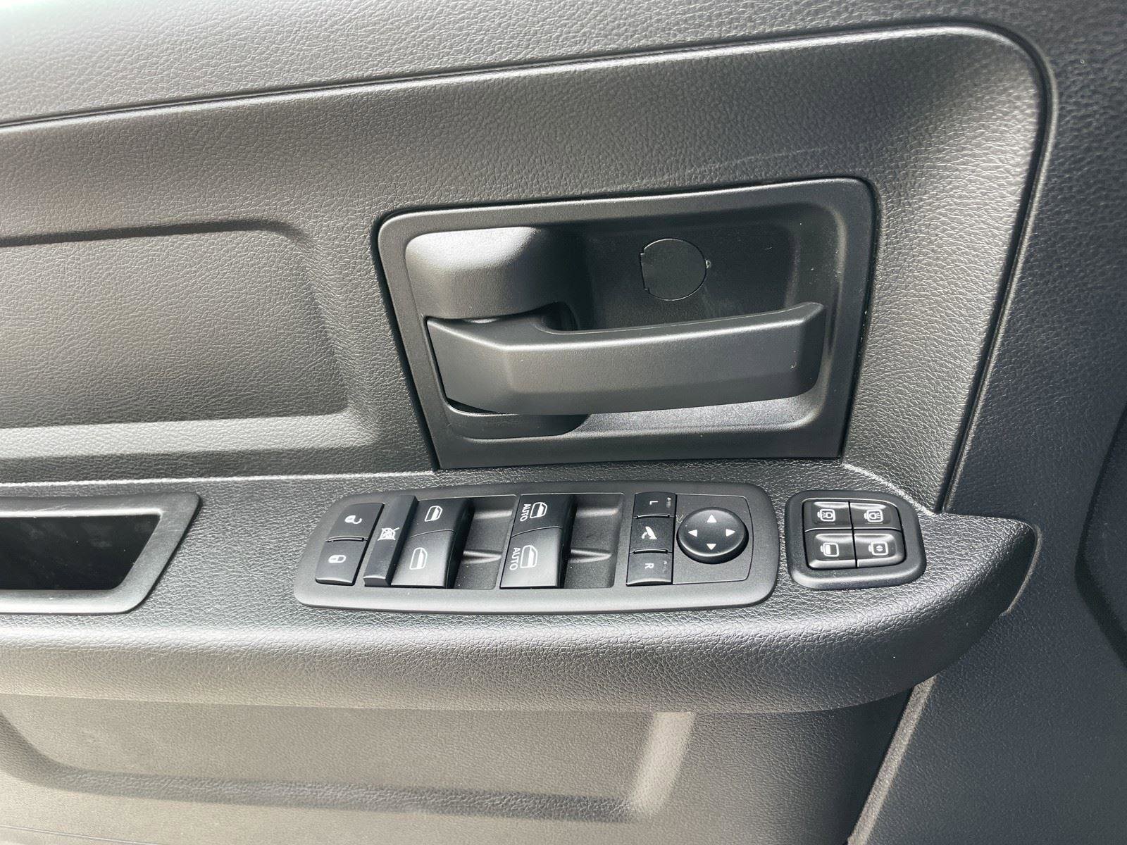 Used 2024 RAM 3500 Tradesman w/ Chrome Appearance Group image 21