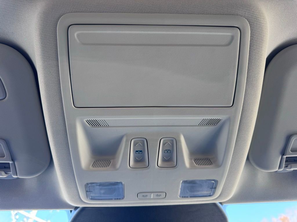 Used 2025 Ford Escape SE w/ PHEV Premium Package FWD image 35