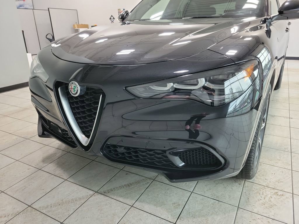 Used 2024 Alfa Romeo Stelvio Ti image 33