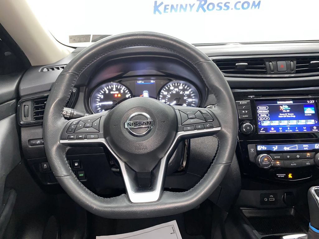 Used 2018 Nissan Rogue SV AWD/4WD image 22