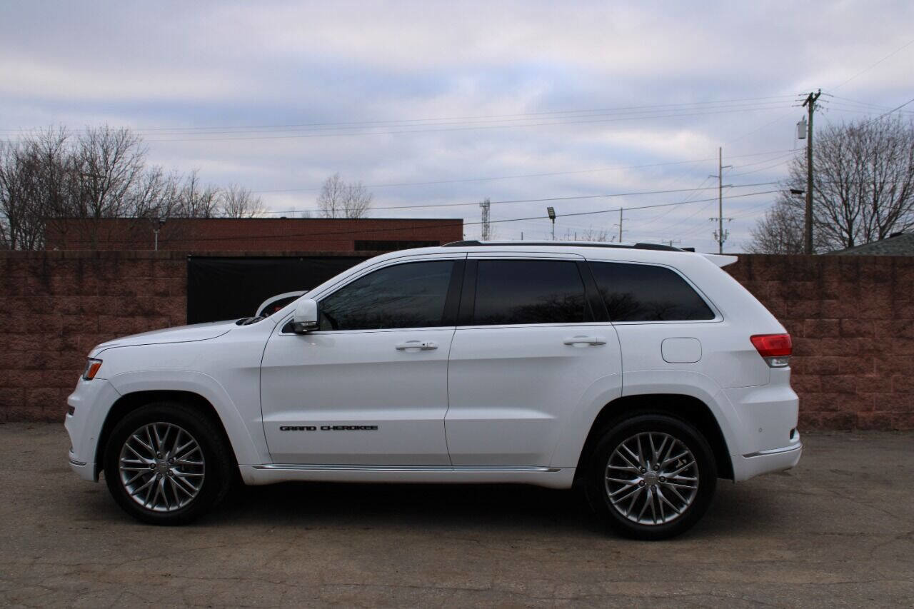 Used 2017 Jeep Grand Cherokee Summit w/ Platinum Series Group image 2