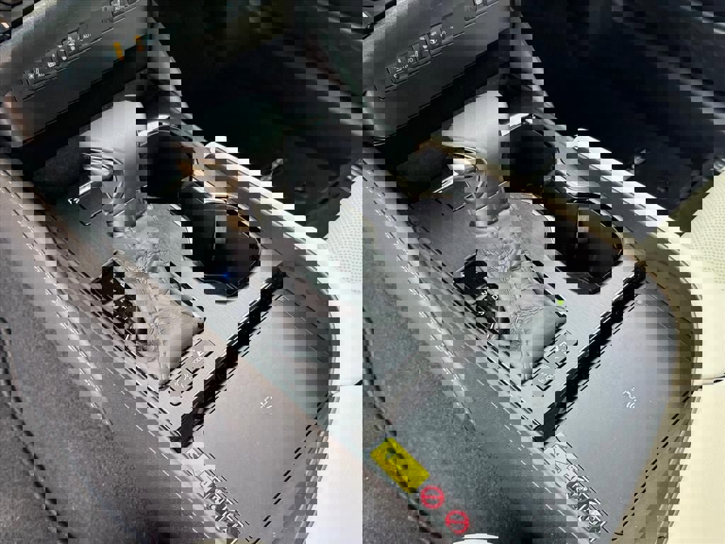 Used 2024 Lexus ES 300h w/ Premium Package image 21