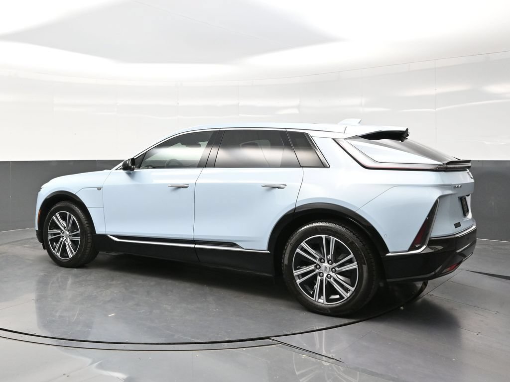 Certified 2024 Cadillac Lyriq Luxury AWD/4WD image 4