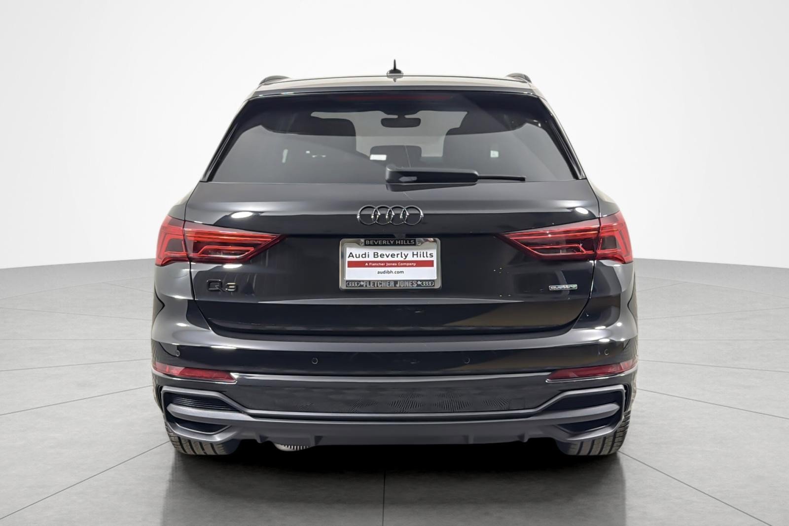 Used 2025 Audi Q3 2.0T Premium w/ Convenience Package image 4