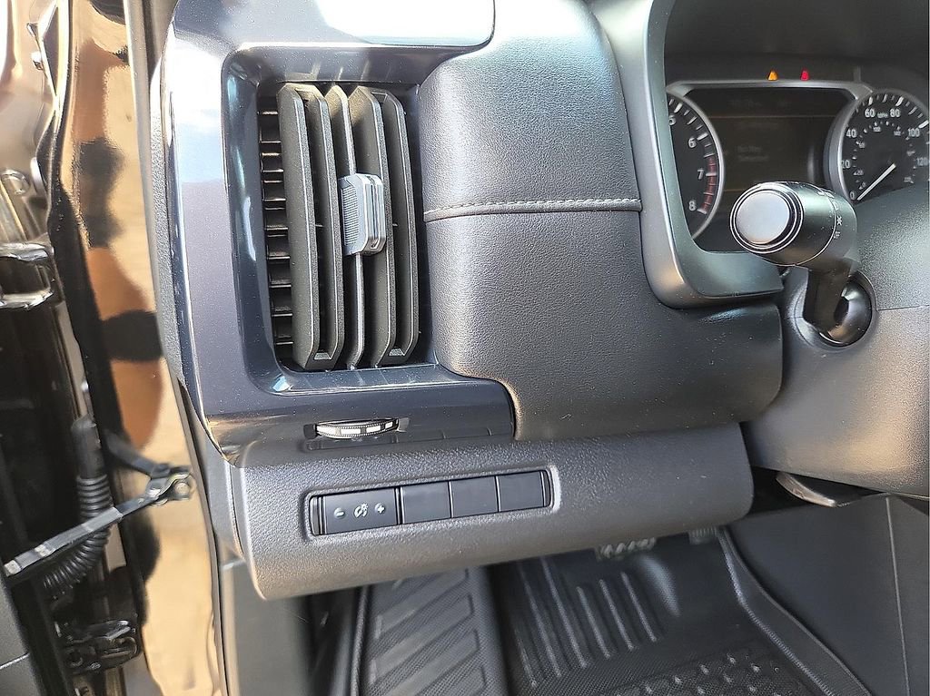 Used 2025 Nissan Pathfinder S image 16