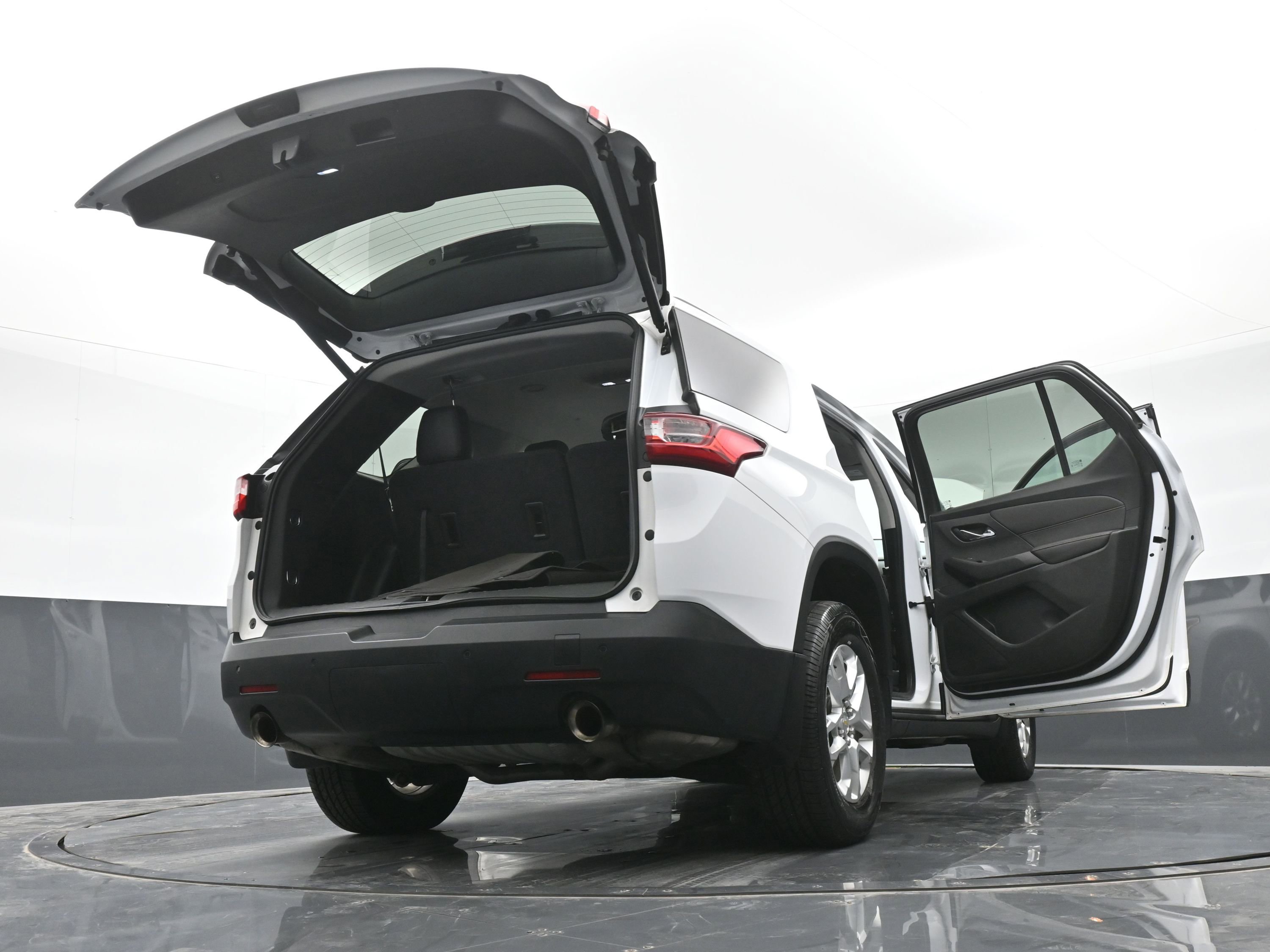 Used 2020 Chevrolet Traverse LT w/ Driver Confidence II Package AWD/4WD image 50