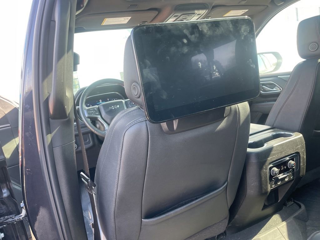 Used 2023 Chevrolet Suburban RST w/ Luxury Package image 17