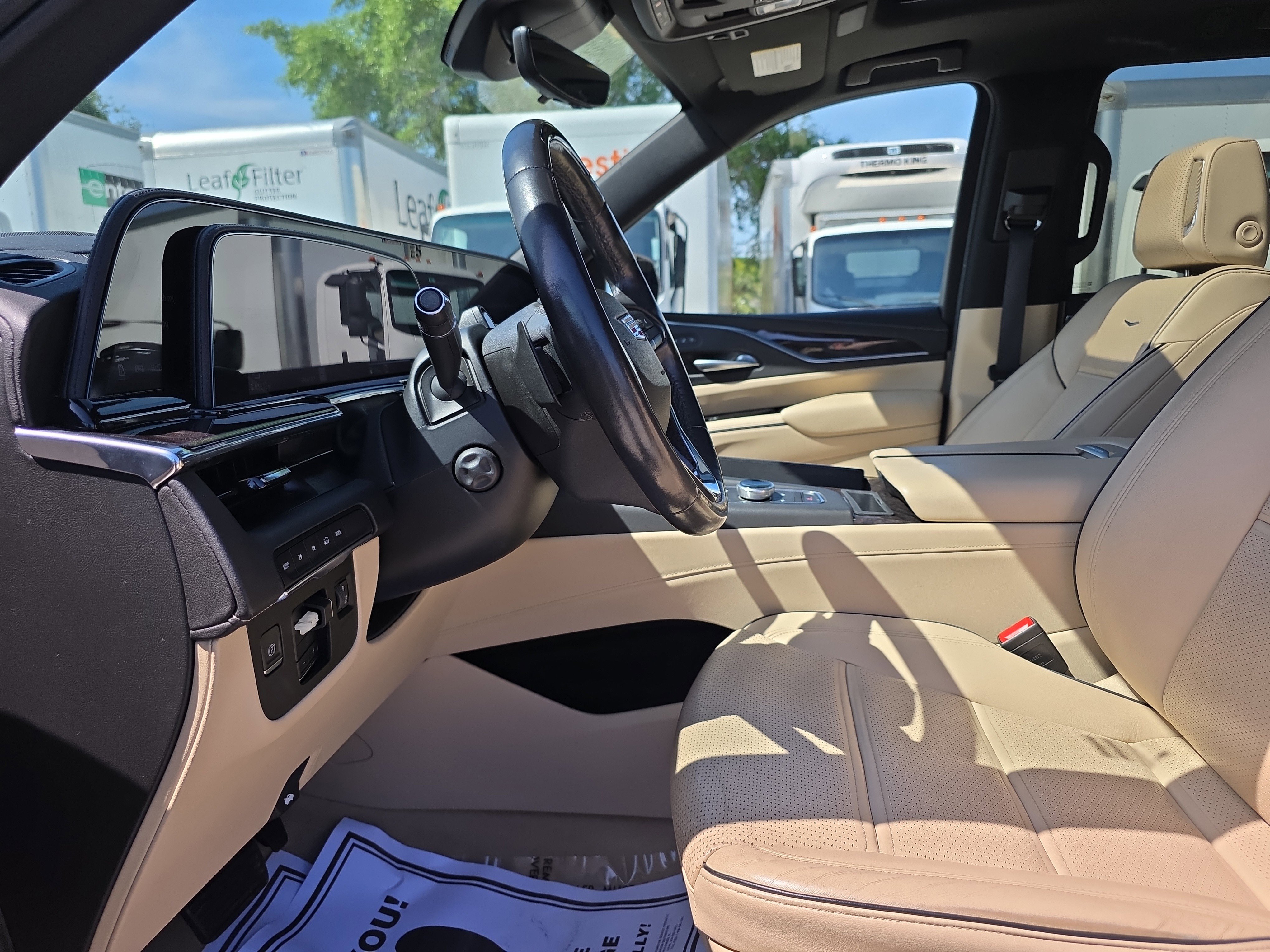 Used 2023 Cadillac Escalade Premium Luxury w/ Performance Package AWD/4WD image 25