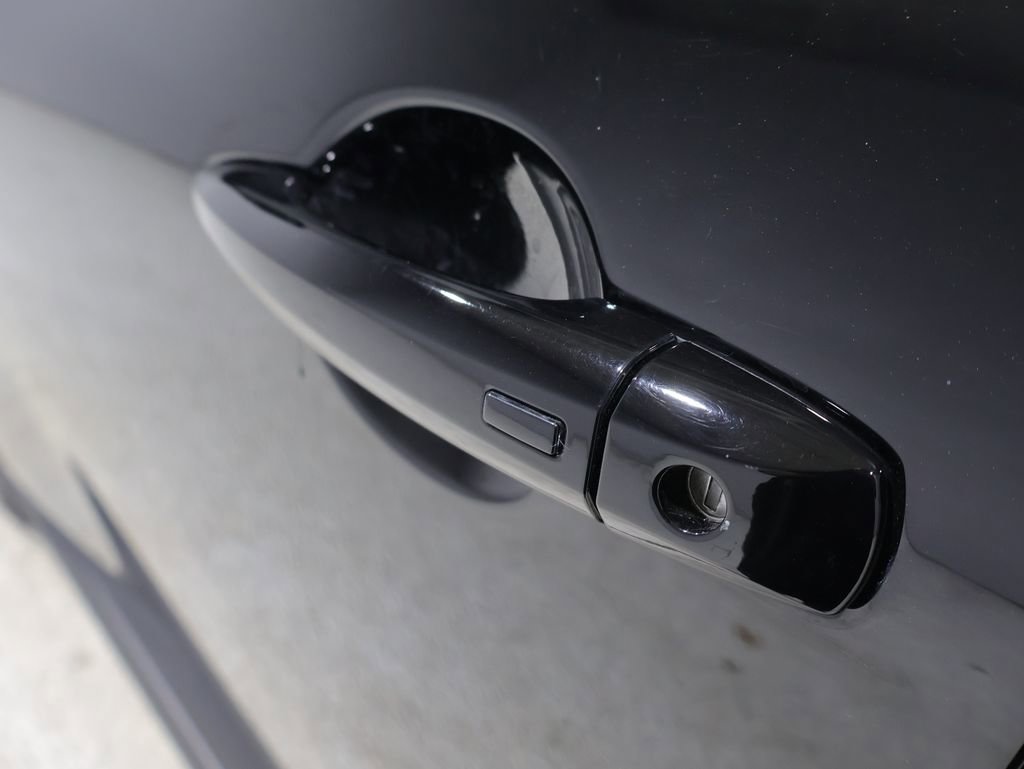 Used 2025 Nissan Rogue SV AWD/4WD image 9