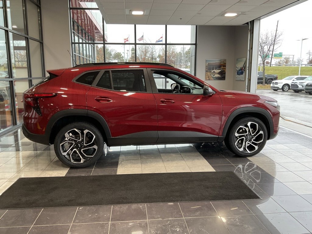 Used 2025 Chevrolet Trax RS w/ Sunroof Package image 6