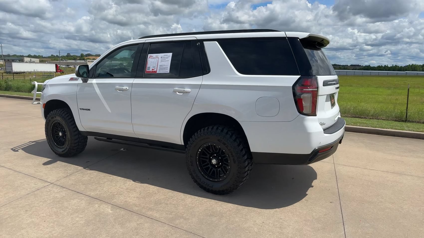 Used 2021 Chevrolet Tahoe Z71 w/ Luxury Package AWD/4WD image 5